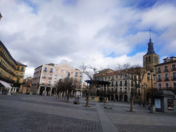 Segovia: Guided Walking Tour With Alcázar Entry - Reserve Now & Pay Later