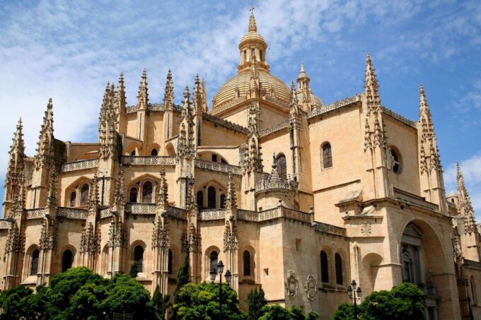 Segovia: Guided Walking Tour With Alcázar Entry - Frequently Asked Questions