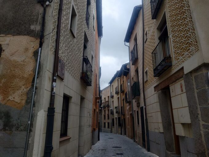 Segovia: Guided Walking Tour With Cathedral & Alcázar Entry - Frequently Asked Questions