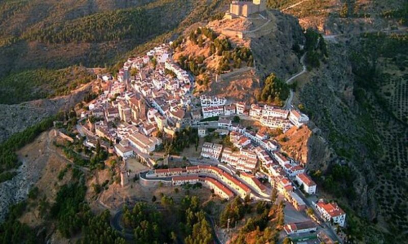 Segura De La Sierra: Highlights Walking Tour - Itinerary Highlights