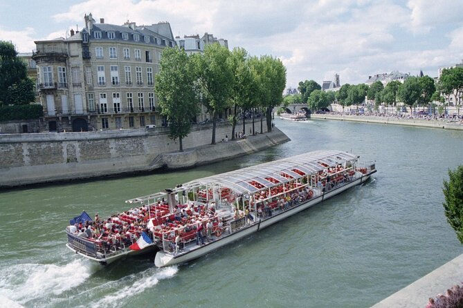 Seine River Cruise With Commentary 1 Hour - Experience and Expectations