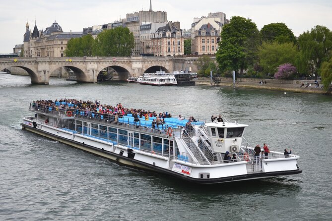 Seine River Cruise With Commentary 1 Hour - Issues and Concerns