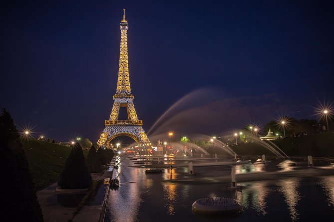 Seine River Dinner Cruise Maxims De Paris With Champagne and Live Music - Drinks and Beverages