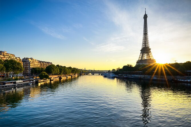 Seine River Early Gourmet Dinner Cruise With Wine by Bateaux Parisiens - Special Occasion Celebrations