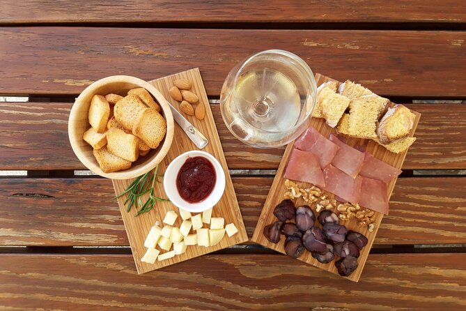 Selection Tasting | Quinta De Santa Cristina Vinho Verde - Accessibility and Amenities