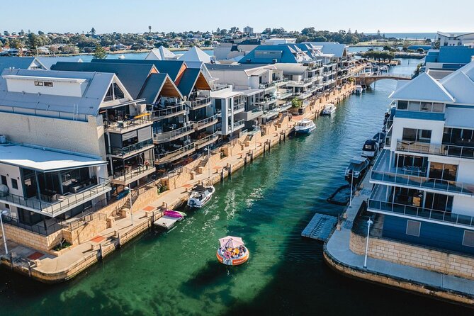 Self-Drive BBQ Boat Hire Mandurah - Group of 7 - 10 People - Exploring Mandurahs Waterways