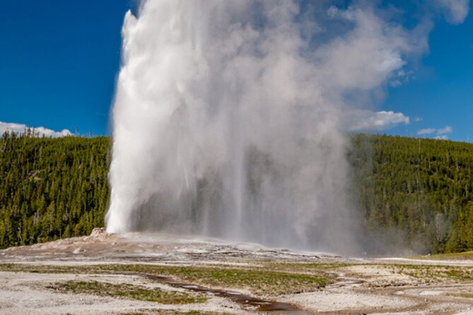 Self-Guided Audio Driving Tour in Yellowstone National Park - User Experience and Features