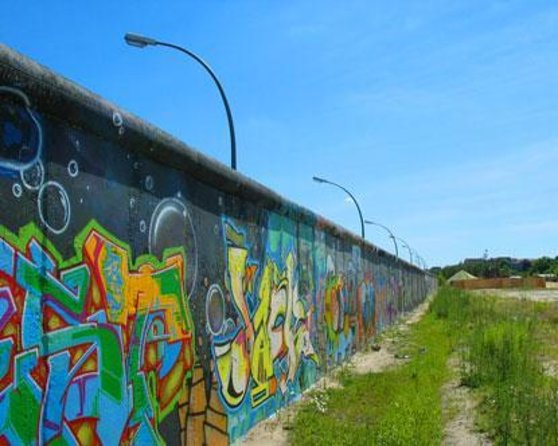 Self-Guided Audio Tour-The Fall of the Wall: a Light for Humanity - Accessibility
