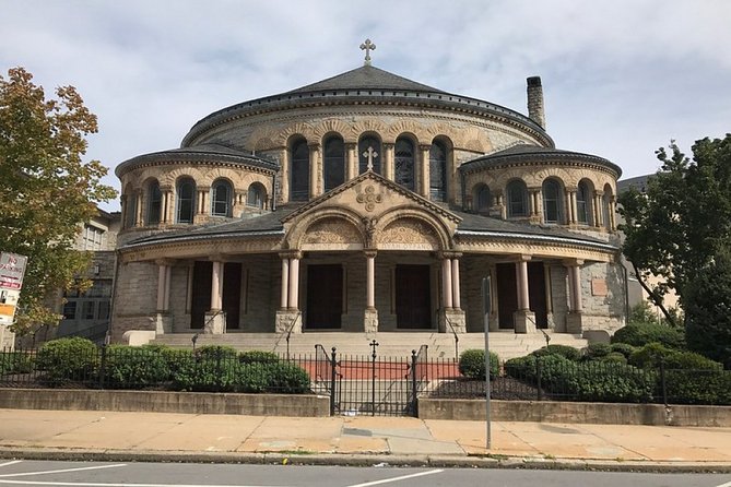 Self-Guided Baltimore Scavenger Hunt: Monumental Mount Vernon - Capturing the Moments