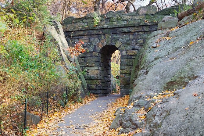 Self Guided Central Park Scavenger Hunt - Downloading the World City Trail App