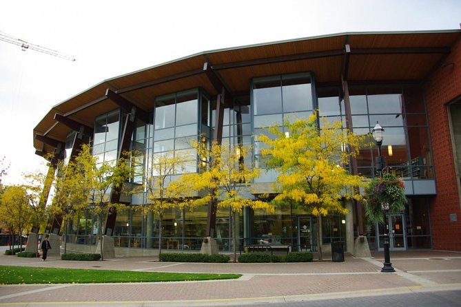 Self-Guided Kelowna Scavenger Hunt: Art By The Lake - Operating Hours