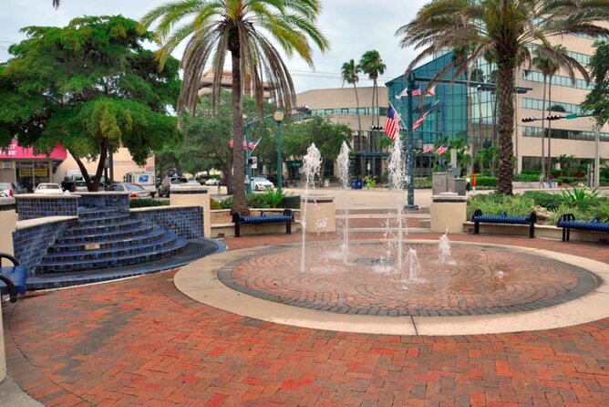 Self-Guided Sarasota Scavenger Hunt: Sarasota Spectacles - Exploring Sarasotas Art Galleries and Boutiques