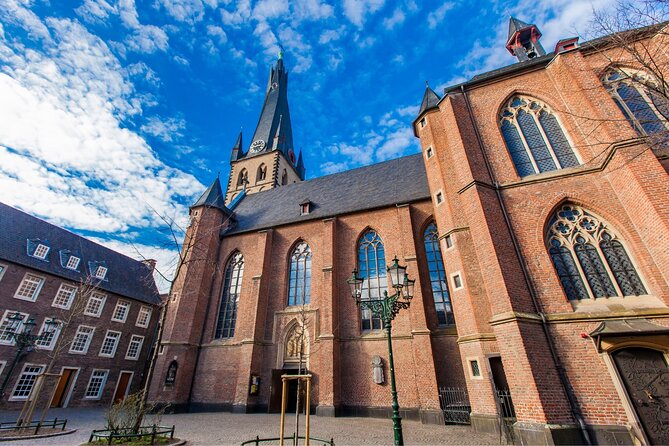 Self-Guided Scavenger Hunt and City Game in Düsseldorf - Historical Insights and Exploration