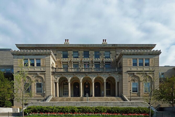 Self Guided Scavenger Hunt: Artistic and Musical Madison - Photo Challenge Clues