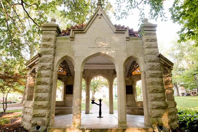 Self-Guided Scavenger Hunt: Bloomington Scenic Southern Indiana - Game Features and Participant Roles
