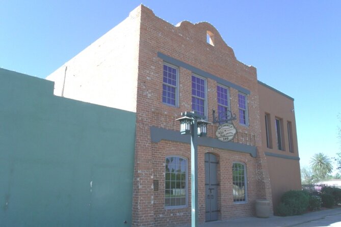 Self-Guided Scavenger Hunt: Chandler Functional Fun in Old Town! - Navigating With the App