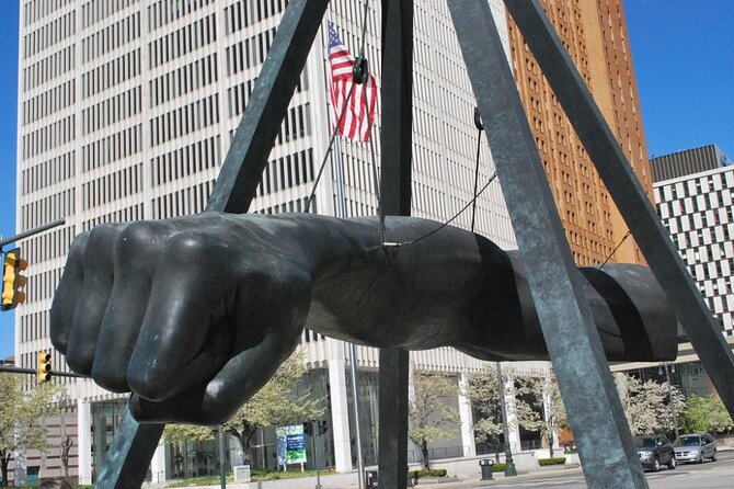Self-Guided Scavenger Hunt: Detroit Roll Through Motor City - Navigating With the Lets Roam App