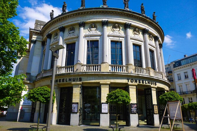 Self-Guided Scavenger Hunt in Antwerp - Solving Location-Based Riddles