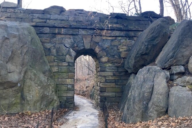 Self-Guided Scavenger Hunt: New York City Central Park Adventure - Navigating With the Lets Roam App