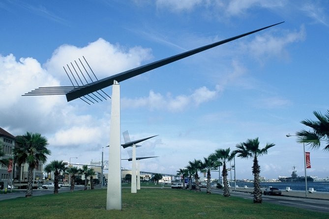 Self Guided Scavenger Hunt: Sparkling City by the Sea - Strolling Along the Downtown Seawall