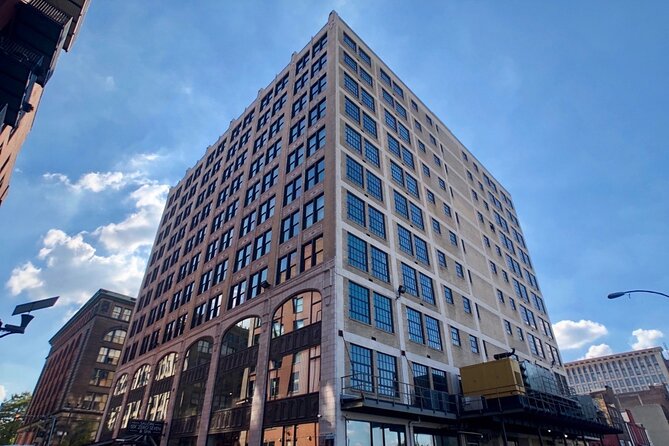 Self Guided Scavenger Hunt: St. Louis Delights - Roles for a Thrilling Adventure