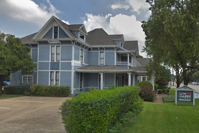 Self-Guided Scavenger Hunt: The Best of Plano, Texas - Challenging Trivia and Riddles