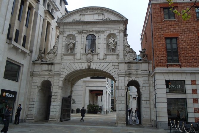 Self Guided Scavenger Hunt: The Magnificent City of London - Navigating With the App