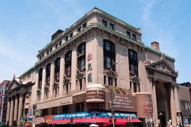 Self-Guided Scavenger Hunt: The Many Lives of Manhattan - Teamwork and Individual Roles in Play