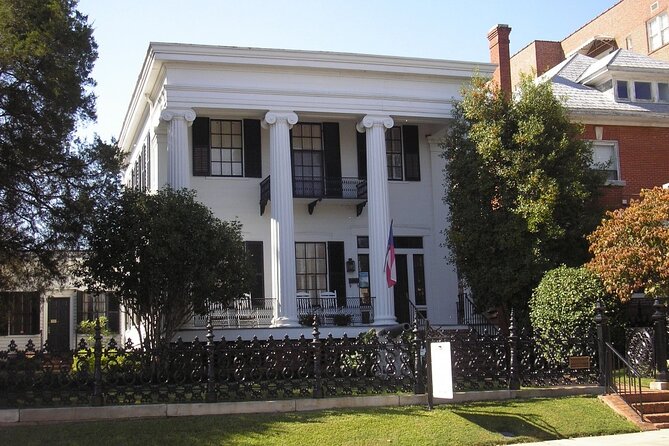 Self-Guided Scavenger Hunt: The Mysteries of Macon - Exploring the Mysteries of Macon