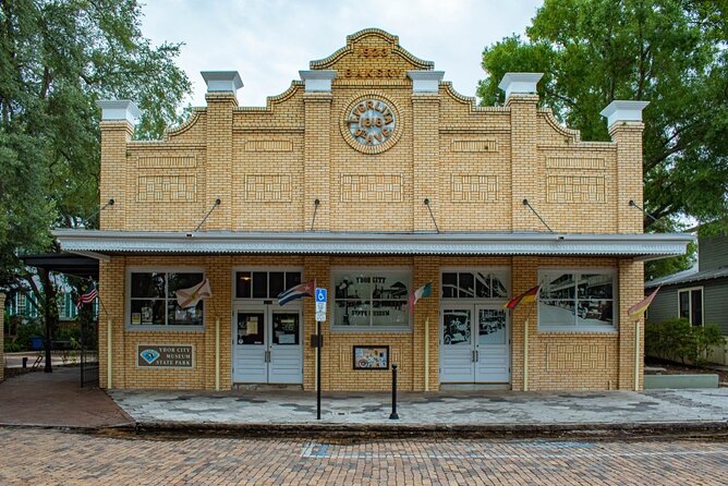 Self-Guided Scavenger Hunt: Ybor City Wild Goose Chase - Navigating With the Lets Roam App