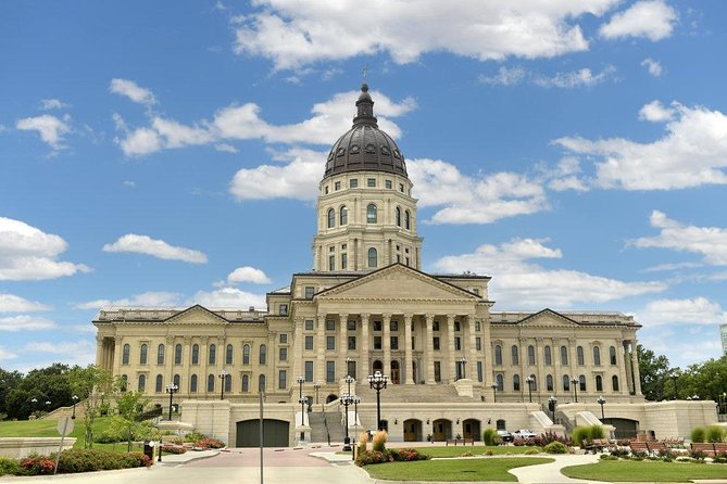 Self-Guided Topeka Scavenger Hunt: Topeka Top Citys Top Sights! - Key Points