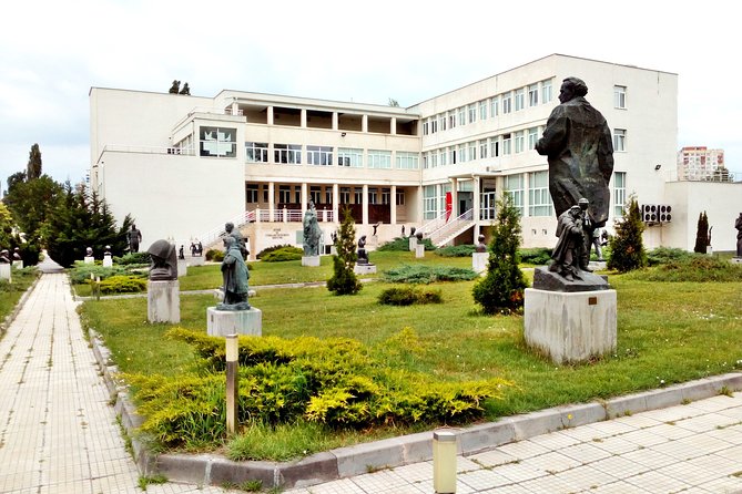Self-guided Tour in the Museum of Socialist Art - Overview of the Museum