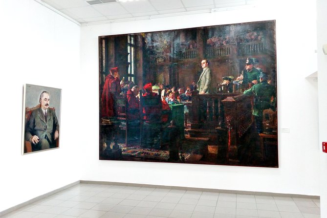 Self-guided Tour in the Museum of Socialist Art - Archival Footage Highlights
