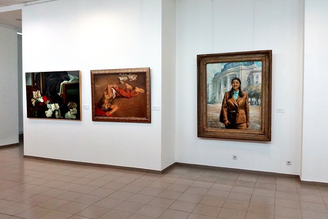 Self-guided Tour in the Museum of Socialist Art - Exploration and Experience