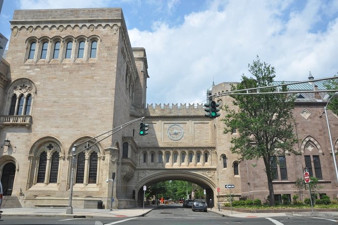Self-Guided Yale Scavenger Hunt: Yale & Beyond - Exploring New Haven Green