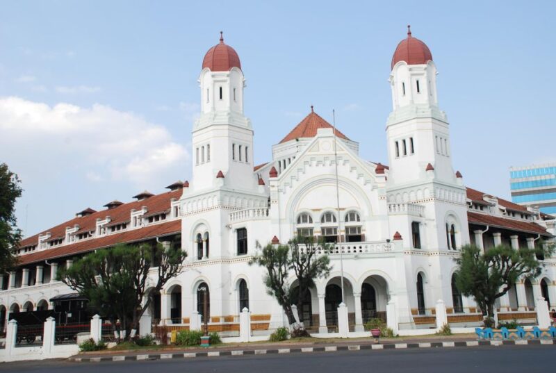 Semarang: Personalized Exploration of Citys Jewels - Knowledgeable Guide Insights