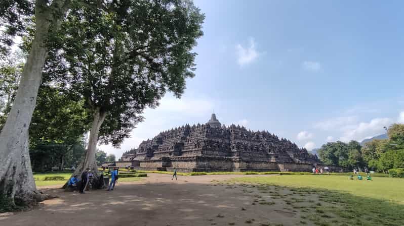 SEMARANG SHORE TOURS: BOROBUDUR TEMPLE EXCURSIONS - Transportation and Services