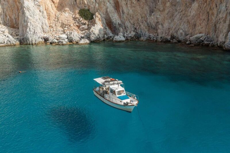 Semi-Private Afternoon Cruise to Pollonia and Polyaigos - Tour Guide and Language