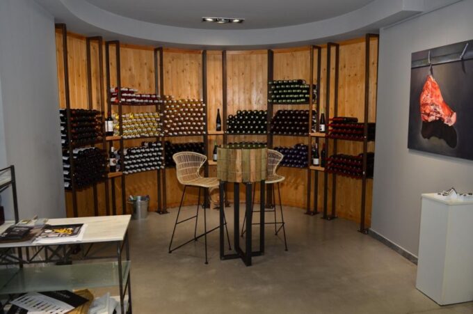 Semi Private Heraklion Valley Wine Tour With Lunch - Group Size and Accessibility