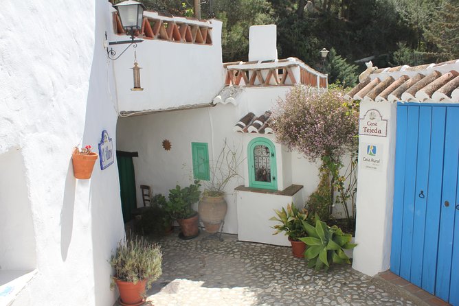 Semi-Private Tour to Frigiliana and the Lost Village With Lunch Included - Guided Tour Inclusions
