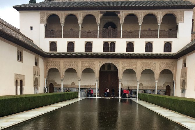 Semi Private Tour to the Alhambra From Nerja - Visiting the Albayzin