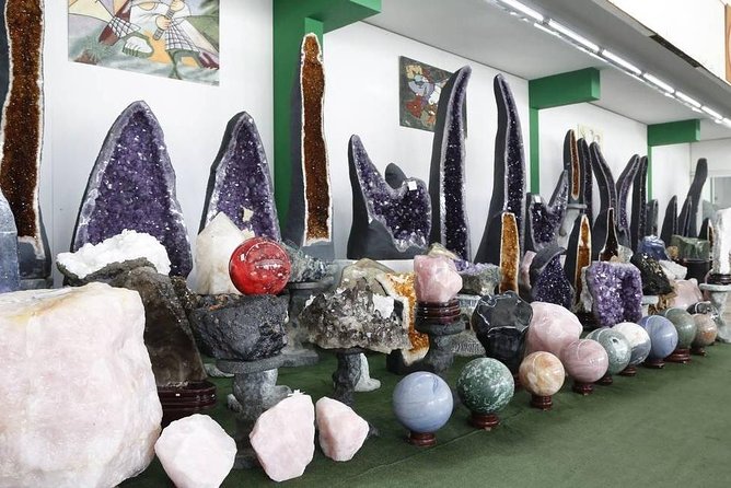 Semiprecious Gemstones Shopping Tour With Hotel Pickup and Drop-Off - Exploring the Shopping Mall