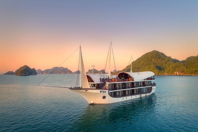 Sena Cruises: Lan Ha Bay 2 Days 1 Night (Kayaking) - Kayaking in Caves