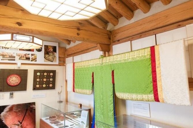 Seoul: Bukchon Hanok Village Walking Tour - Exploring Traditional Korean Architecture