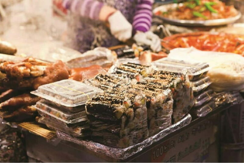 Seoul : Changgyeonggung & Gwangjang Market & Naksan Park - The Sum Up