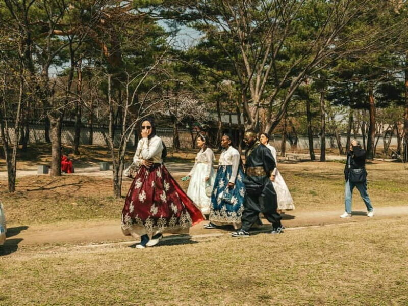 Seoul: City Hightlights, Palace Tour, and Optional Hanbok - Key Points