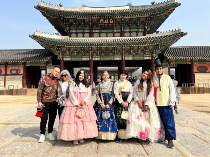 Seoul: City Hightlights, Palace Tour, and Optional Hanbok - Frequently Asked Questions