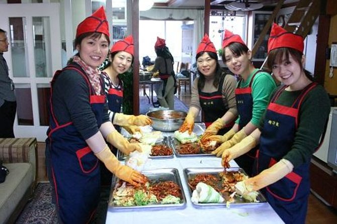 Seoul Cultural Tour - Kimchi Making, Gyeongbok Palace With Hanbok - Logistics and Accessibility