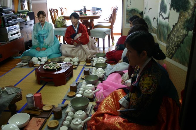 Seoul Cultural Tour - Kimchi Making, Gyeongbok Palace With Hanbok - Pricing and Booking