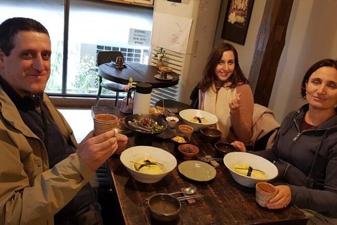 Seoul : Custom Walking Tour With a Local Guide (Private Tour) - Local Guide Expertise